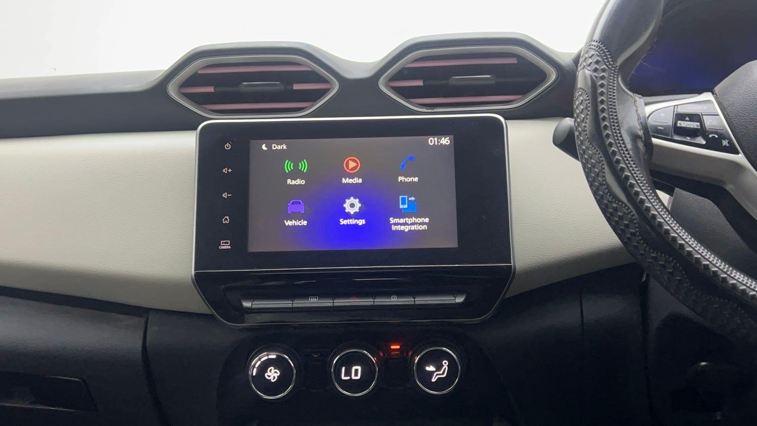 Used 2021 Nissan Magnite XV Turbo Petrol Manual interior MUSIC SYSTEM & AC CONTROL VIEW
