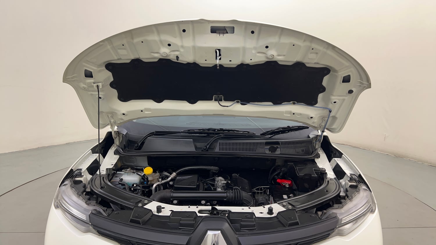 Used 2025 Renault Kiger RXL Petrol Manual engine ENGINE & BONNET OPEN FRONT VIEW