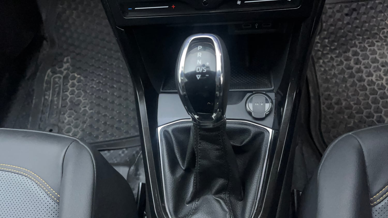 Used 2024 Skoda Kushaq Style 1.5L TSI DSG Petrol Automatic interior GEAR  KNOB VIEW