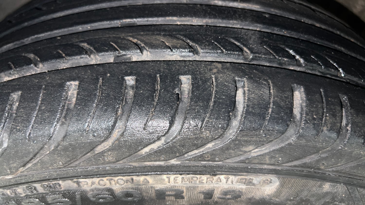 Used 2014 Volkswagen Polo Highline1.2L (P) Petrol Manual tyres LEFT FRONT TYRE TREAD VIEW
