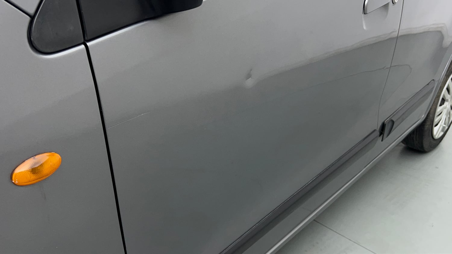 Used 2013 Maruti Suzuki Wagon R VXI Petrol Manual dents MINOR DENT