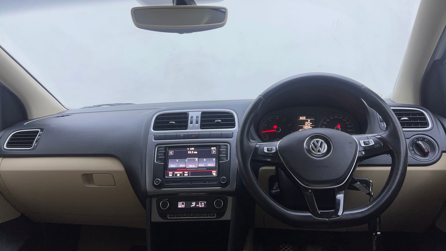 Used 2019 Volkswagen Ameo Highline1.0L (P) Petrol Manual interior DASHBOARD VIEW
