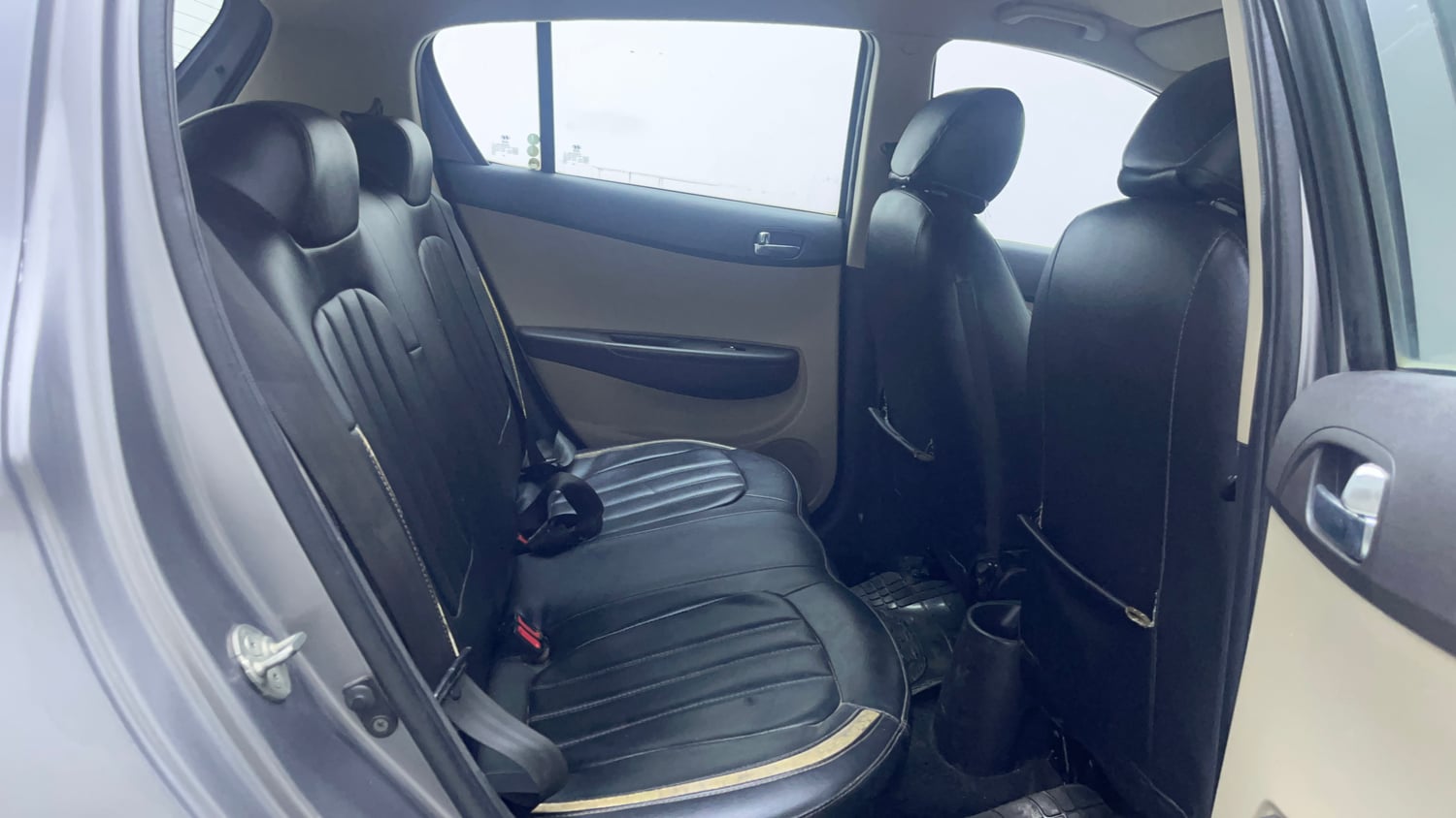 Used 2014 Hyundai i20 Magna 1.2 Petrol Manual interior RIGHT SIDE REAR DOOR CABIN VIEW