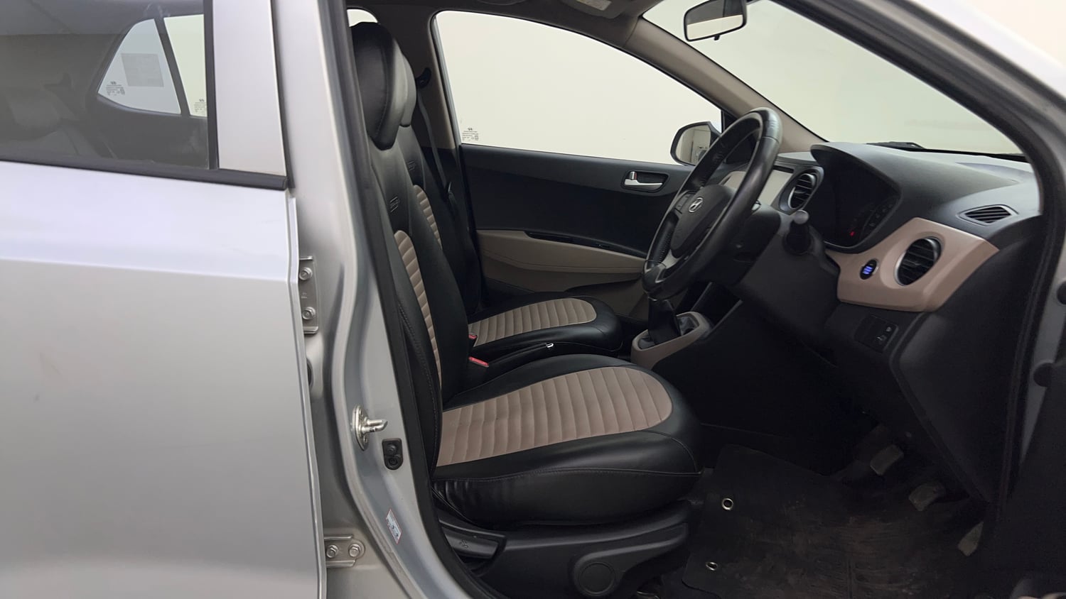Used 2019 Hyundai Grand i10 Asta 1.2 Kappa VTVT Petrol Manual interior RIGHT SIDE FRONT DOOR CABIN VIEW