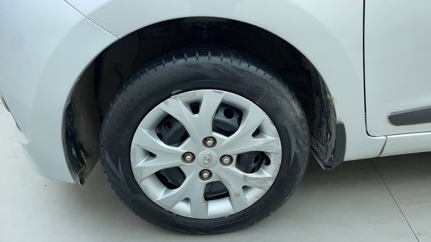 Used 2015 Hyundai Grand i10 Sportz 1.2 Kappa VTVT Petrol Manual tyres LEFT FRONT TYRE RIM VIEW