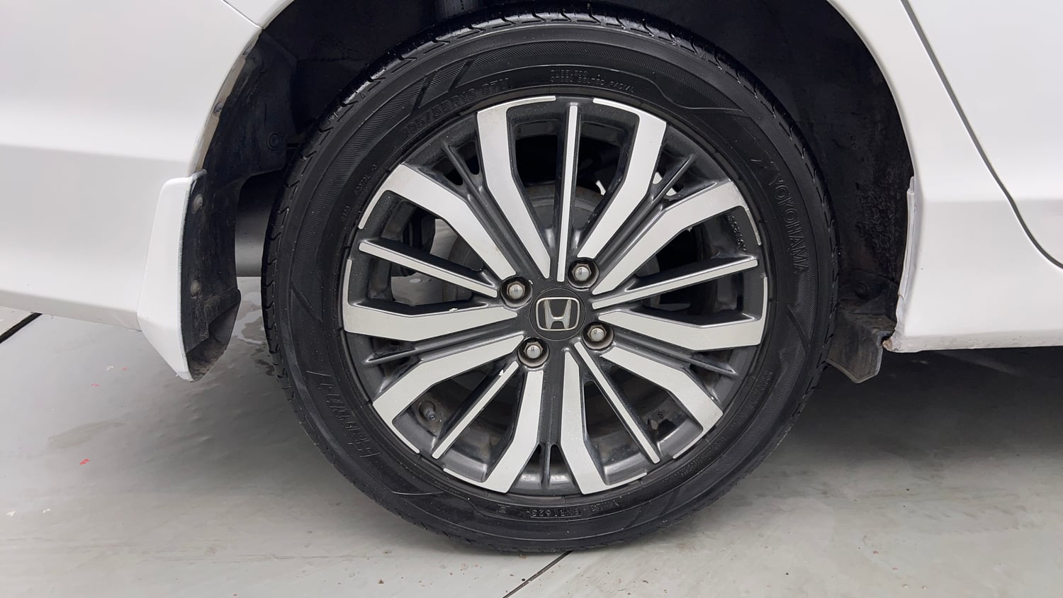 Used 2017 Honda City VX CVT Petrol Petrol Automatic tyres RIGHT REAR TYRE RIM VIEW