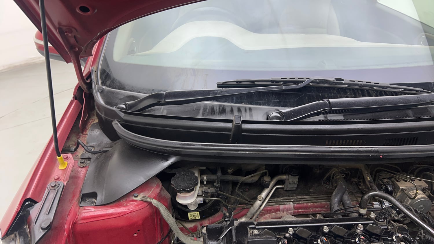 Used 2019 Hyundai Elite i20 Sportz Plus 1.2 Petrol Manual engine ENGINE RIGHT SIDE HINGE & APRON VIEW