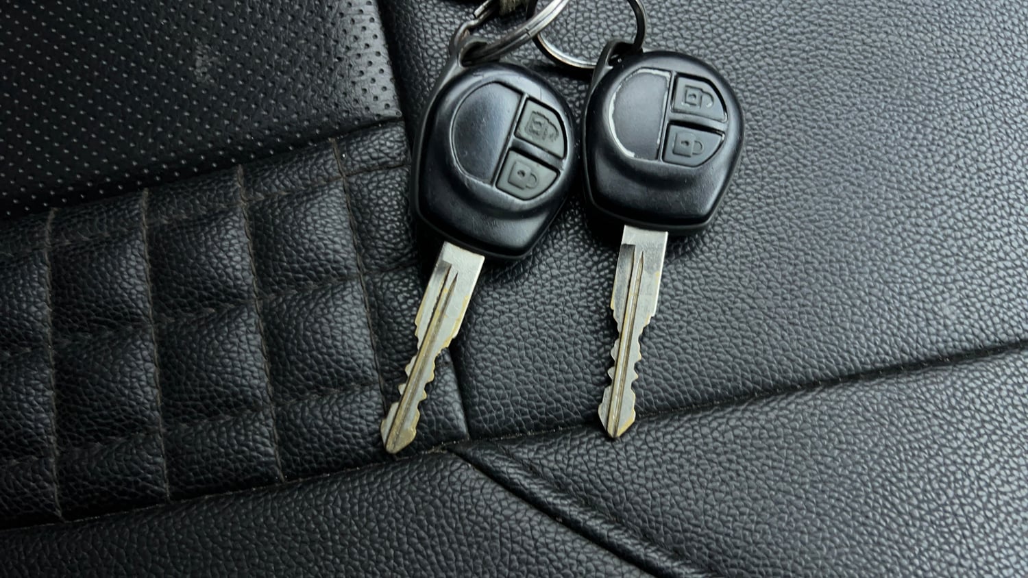 Used 2017 Maruti Suzuki Swift Lxi (O) Petrol Manual extra CAR KEY VIEW
