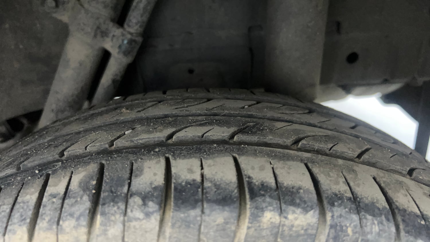 Used 2016 Mahindra KUV100 K6+ 6 STR Petrol Manual tyres LEFT REAR TYRE TREAD VIEW