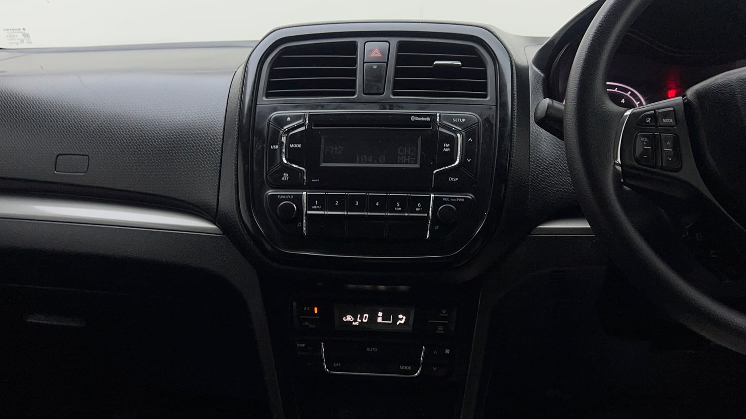 Used 2018 maruti-suzuki Vitara Brezza ZDi AGS Diesel Automatic interior MUSIC SYSTEM & AC CONTROL VIEW