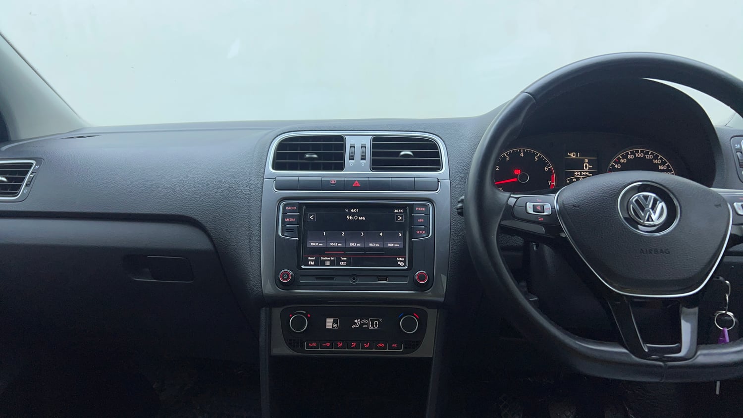 Used 2019 Volkswagen Polo Highline Plus 1.0 (P) 16 Alloy Petrol Manual top_features Touch screen infotainment system