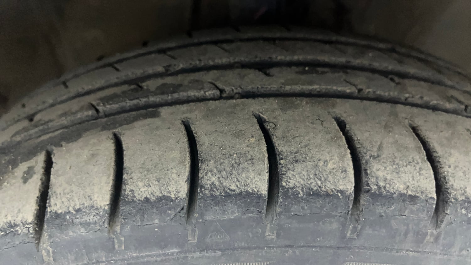 Used 2014 Hyundai i20 Magna 1.2 Petrol Manual tyres RIGHT FRONT TYRE TREAD VIEW
