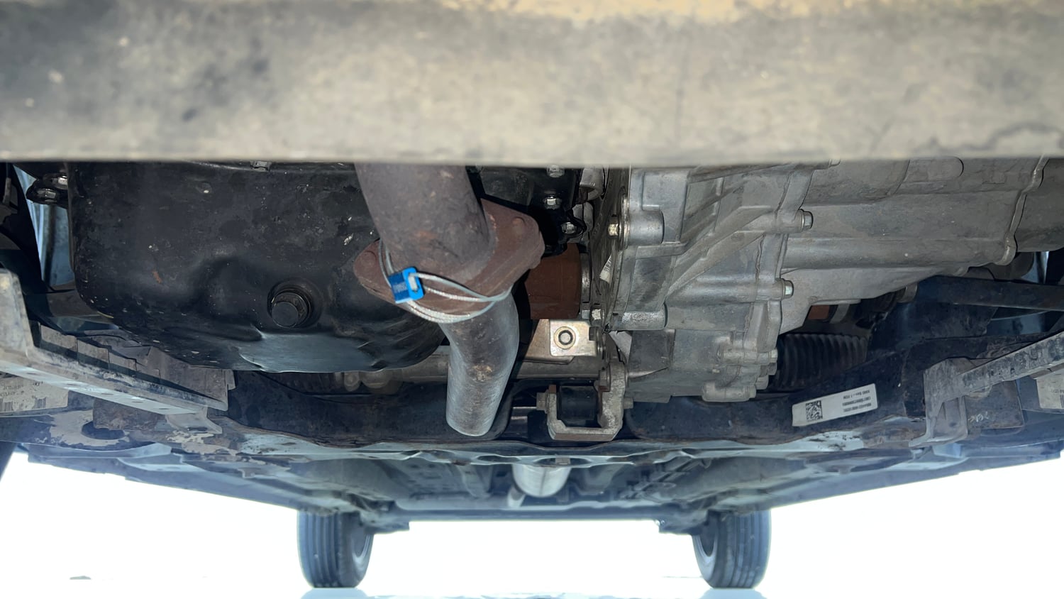 Used 2023 Tata Punch Accomplished Dazzle Pack MT Petrol Manual extra FRONT LEFT UNDERBODY VIEW