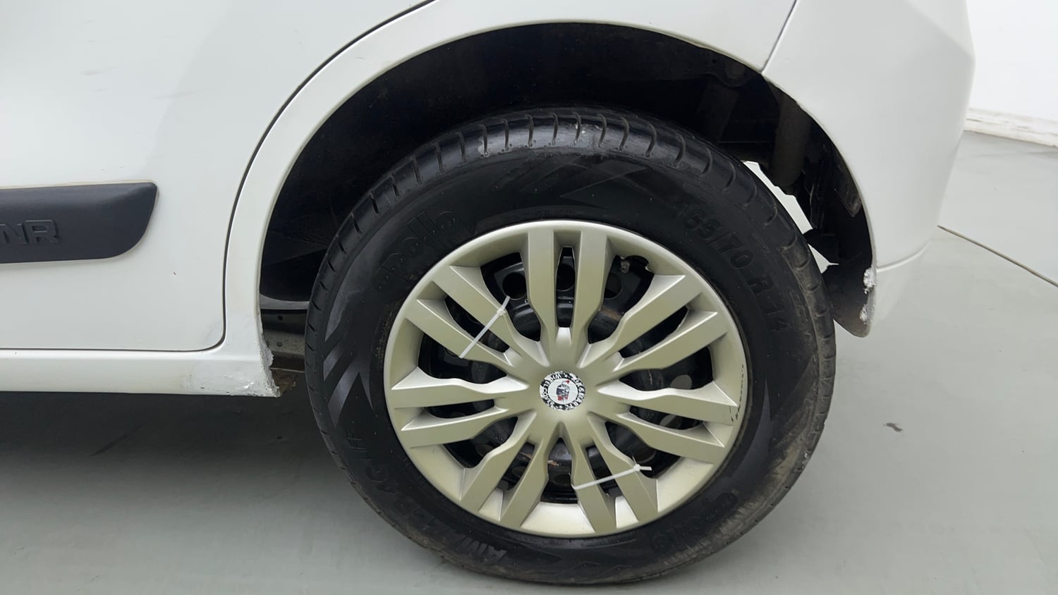 Used 2015 Maruti Suzuki Wagon R VXI Petrol Manual tyres LEFT REAR TYRE RIM VIEW