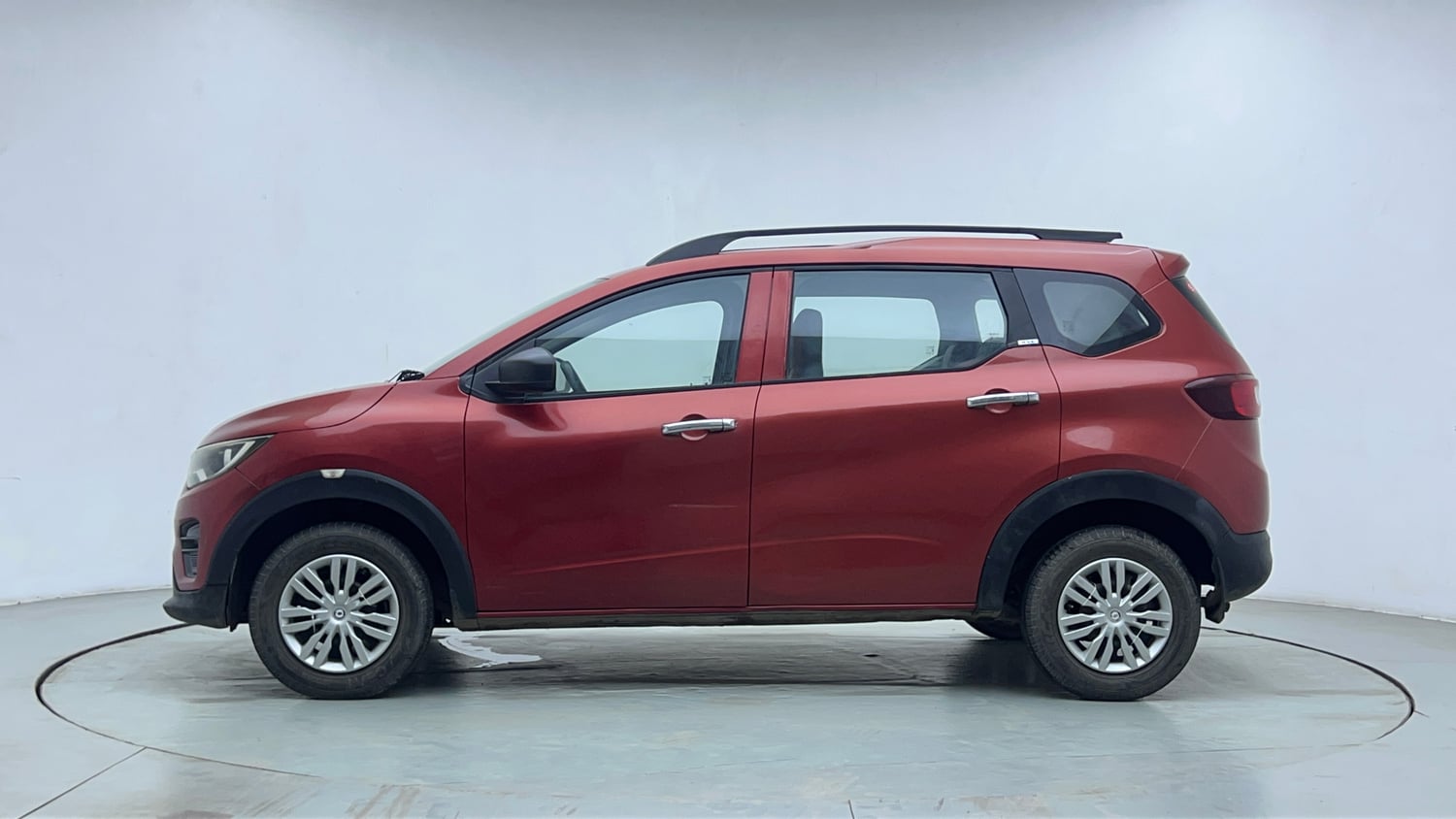 Used 2019 Renault Triber RXE Petrol Manual exterior LEFT SIDE VIEW