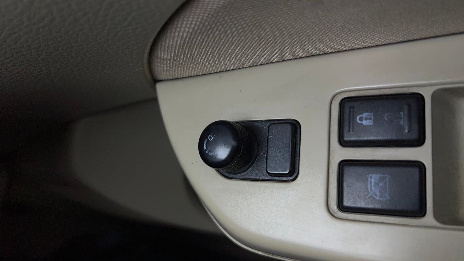 Used 2016 Maruti Suzuki Swift Dzire VXI (O) Petrol Manual top_features Adjustable ORVM
