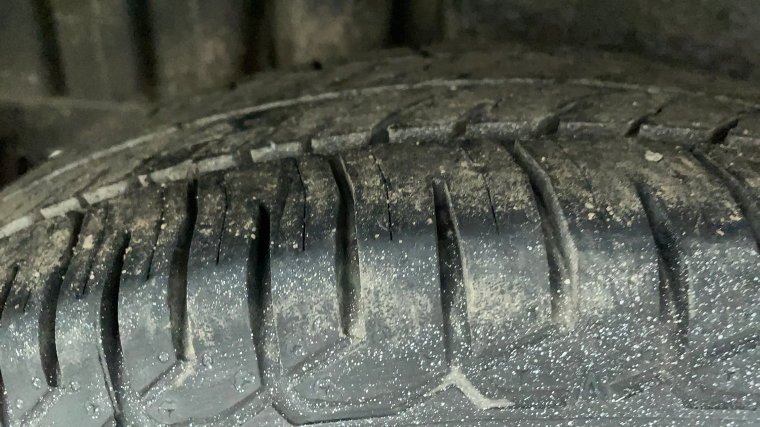 Used 2014 Maruti Suzuki Swift VXI CNG (Outside Fitted) Cng Manual tyres RIGHT REAR TYRE TREAD VIEW