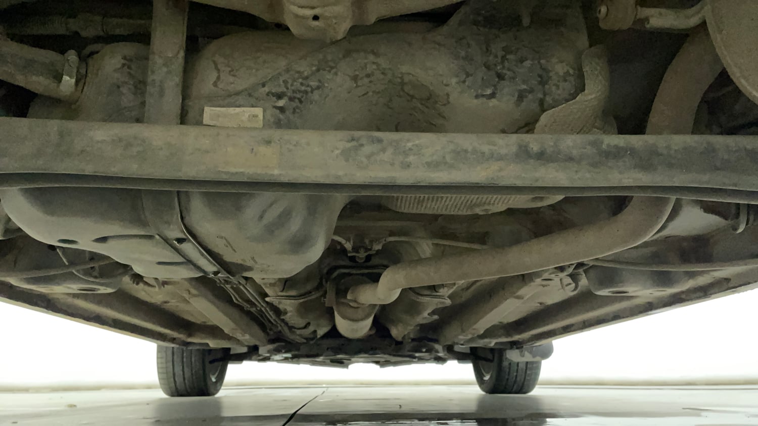 Used 2022 Mahindra XUV 300 W8 (O) 1.5 Diesel AMT Diesel Automatic extra REAR UNDERBODY VIEW (TAKEN FROM REAR)