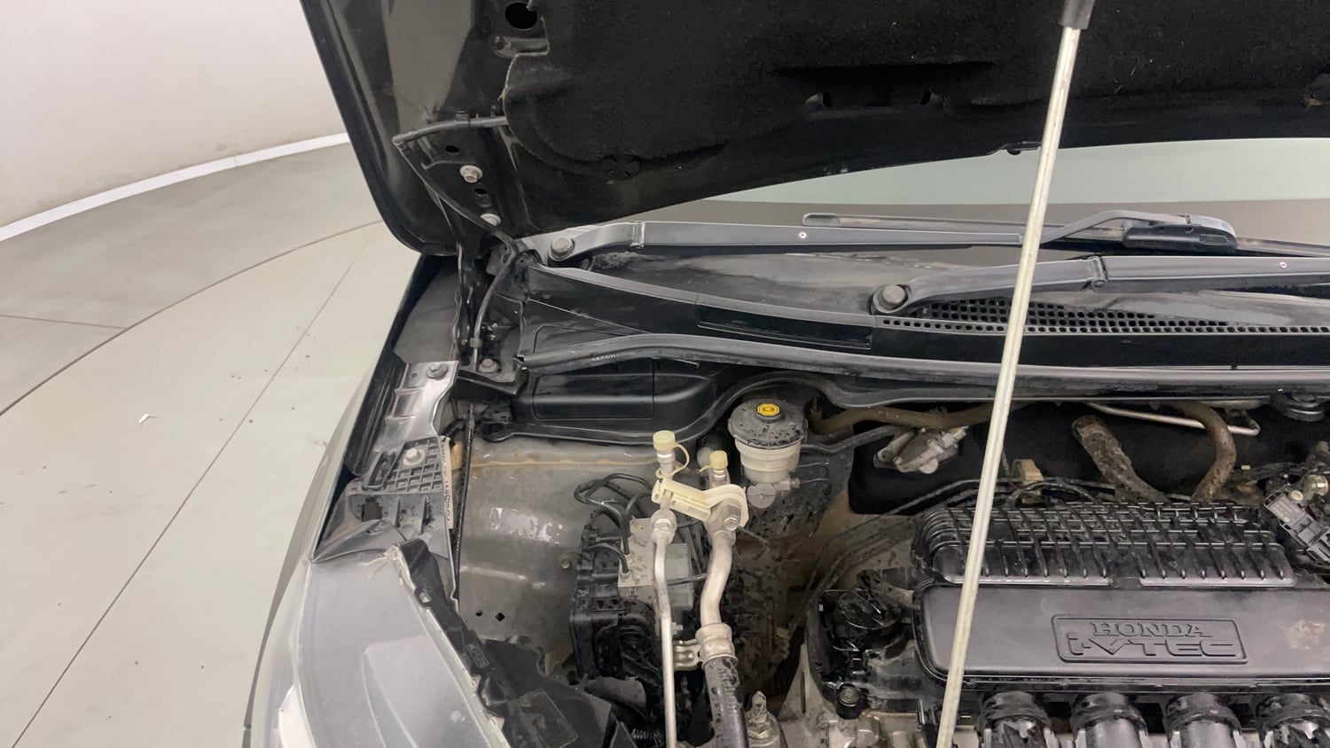 Used 2019 Honda WR-V VX MT Petrol Petrol Manual engine ENGINE RIGHT SIDE HINGE & APRON VIEW