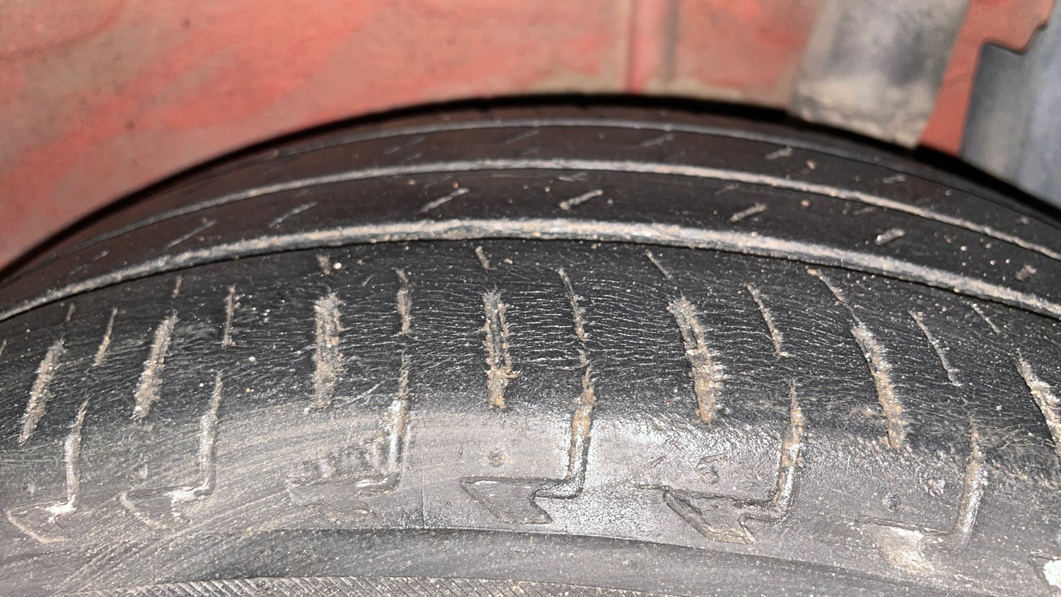 Used 2017 Maruti Suzuki Ignis Zeta 1.2 AMT Petrol Automatic tyres LEFT REAR TYRE TREAD VIEW