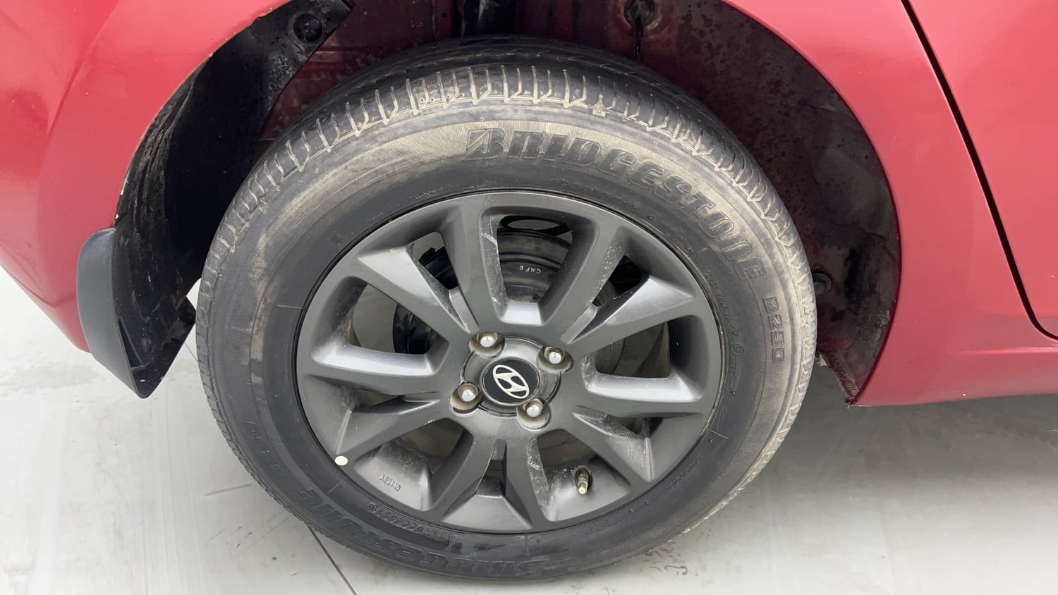 Used 2019 Hyundai Elite i20 Sportz Plus 1.2 Petrol Manual tyres RIGHT REAR TYRE RIM VIEW