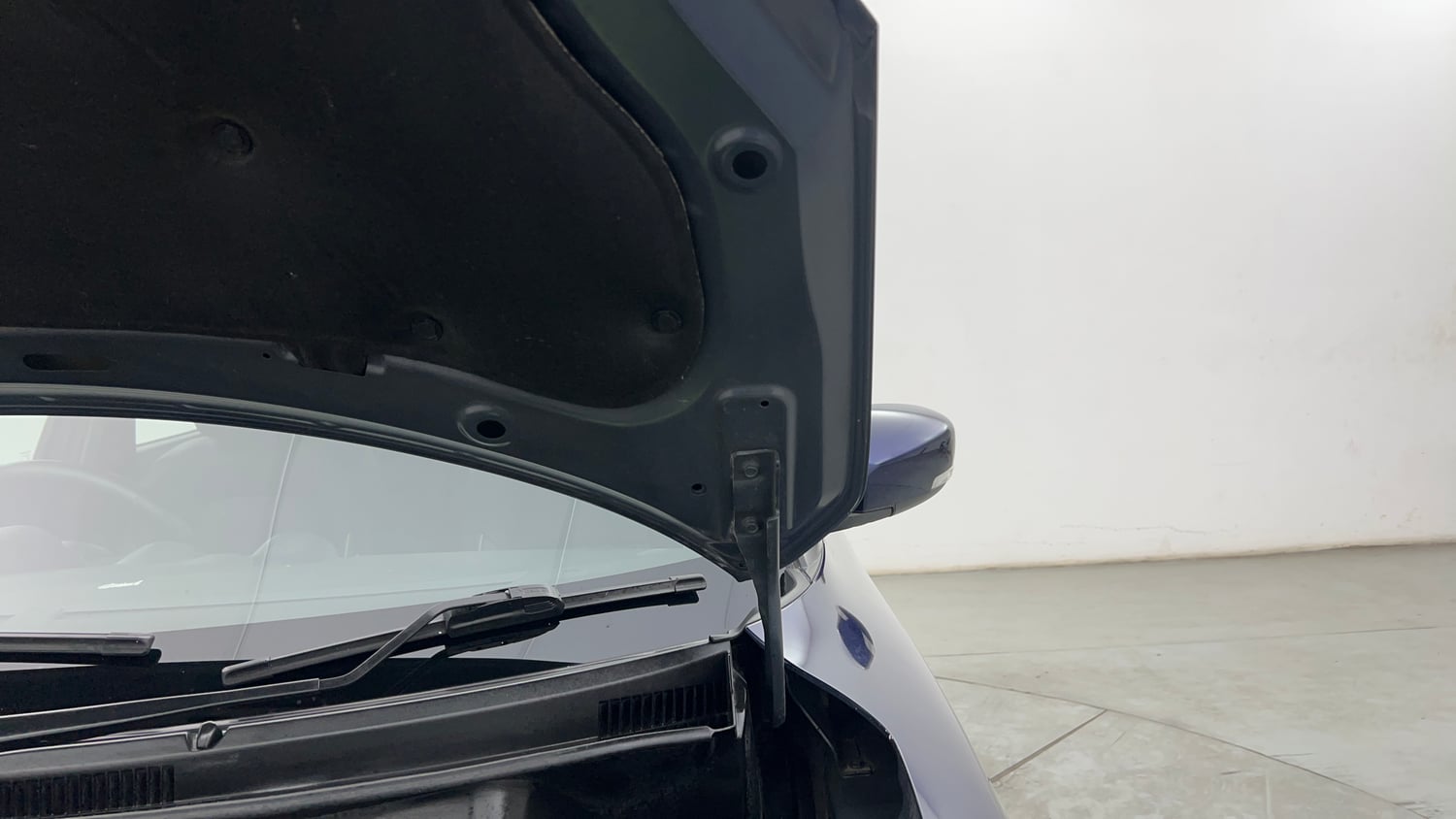 Used 2018 Maruti Suzuki Swift ZXi AMT Petrol Automatic engine ENGINE LEFT SIDE HINGE & APRON VIEW