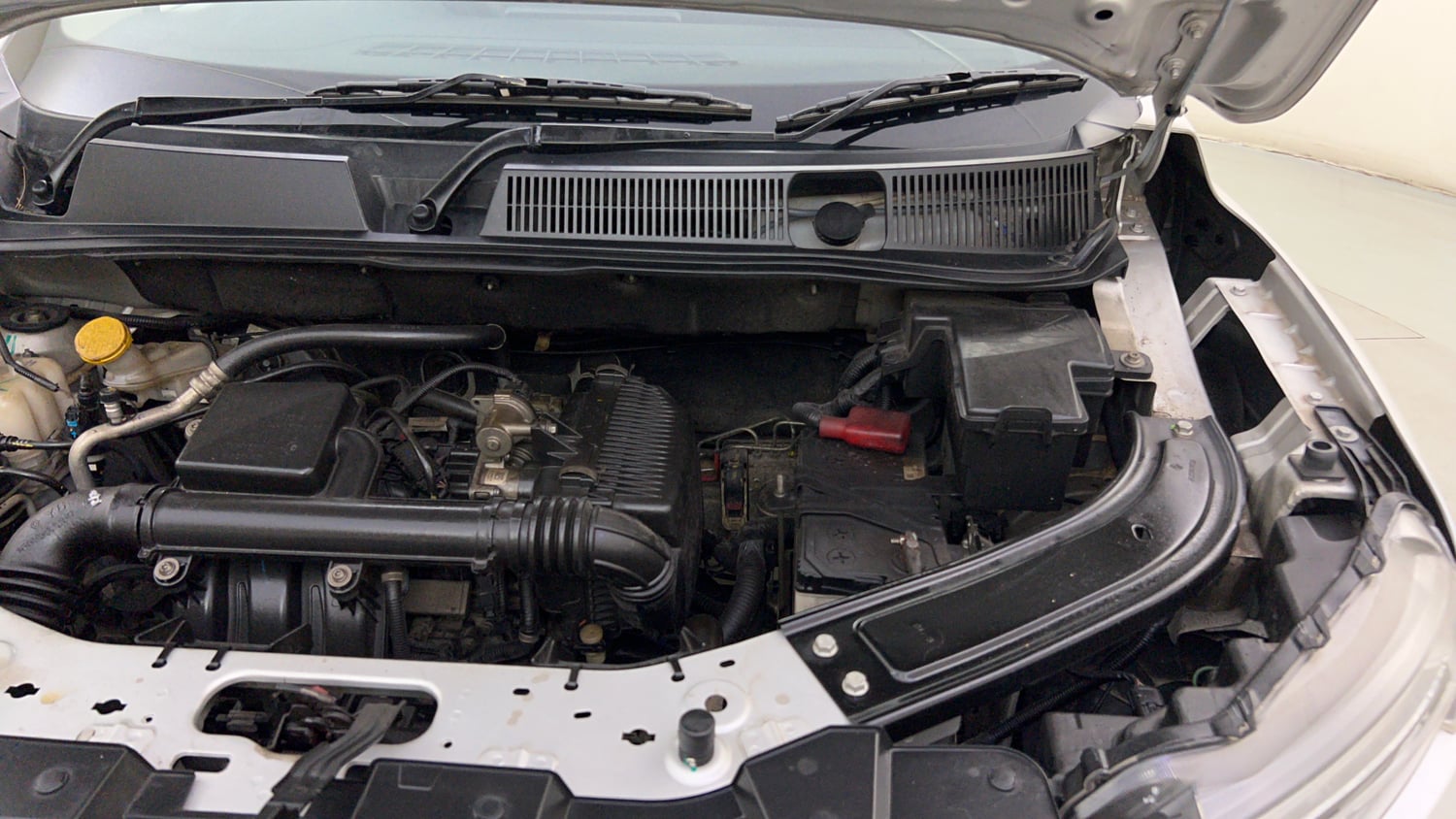 Used 2023 Renault Kiger RXZ MT Petrol Manual engine ENGINE LEFT SIDE HINGE & APRON VIEW