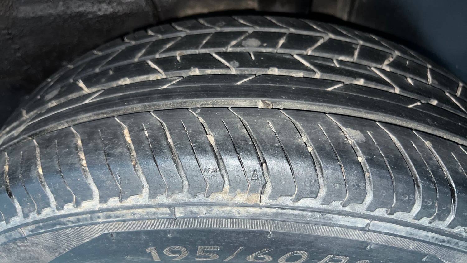 Used 2023 Tata Punch Accomplished Dazzle Pack MT Petrol Manual tyres LEFT REAR TYRE TREAD VIEW