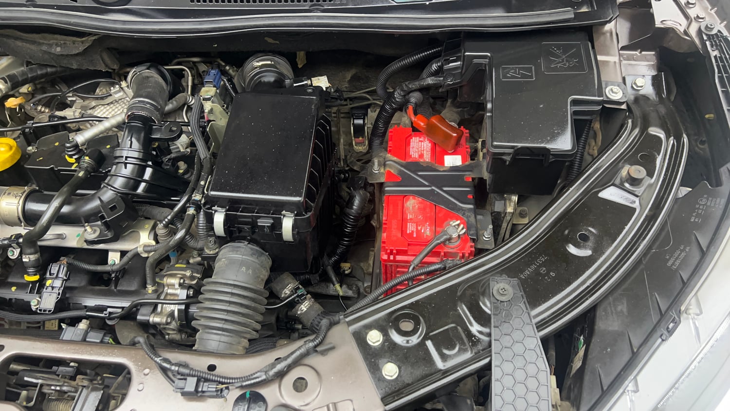 Used 2021 Nissan Magnite XV Turbo Petrol Manual engine ENGINE LEFT SIDE VIEW