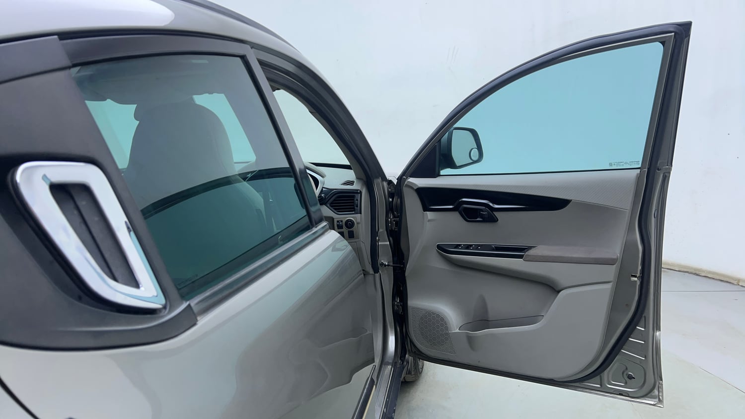 Used 2016 Mahindra KUV100 K6+ 6 STR Petrol Manual interior RIGHT FRONT DOOR OPEN VIEW