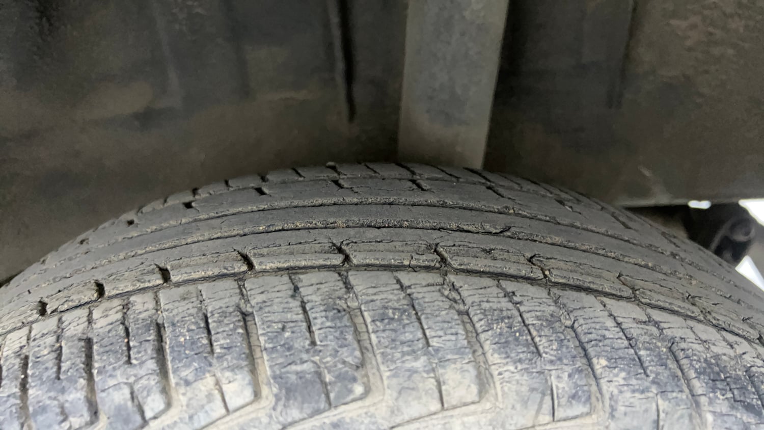 Used 2019 Renault Kwid 1.0 RXT AMT Opt Petrol Automatic tyres LEFT REAR TYRE TREAD VIEW