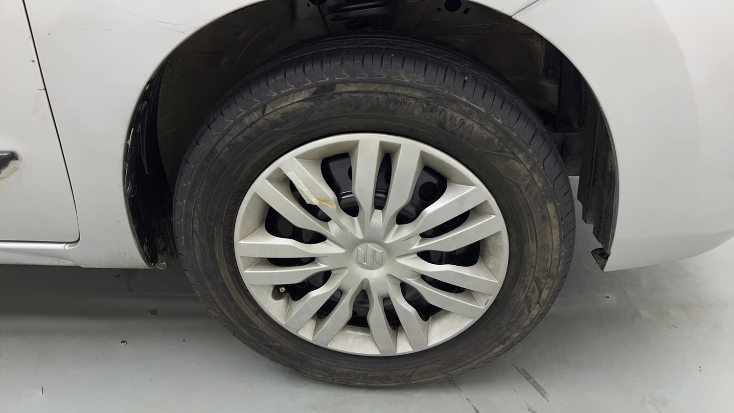 Used 2016 Maruti Suzuki Wagon R 1.0 VXI AMT Petrol Automatic tyres RIGHT FRONT TYRE RIM VIEW