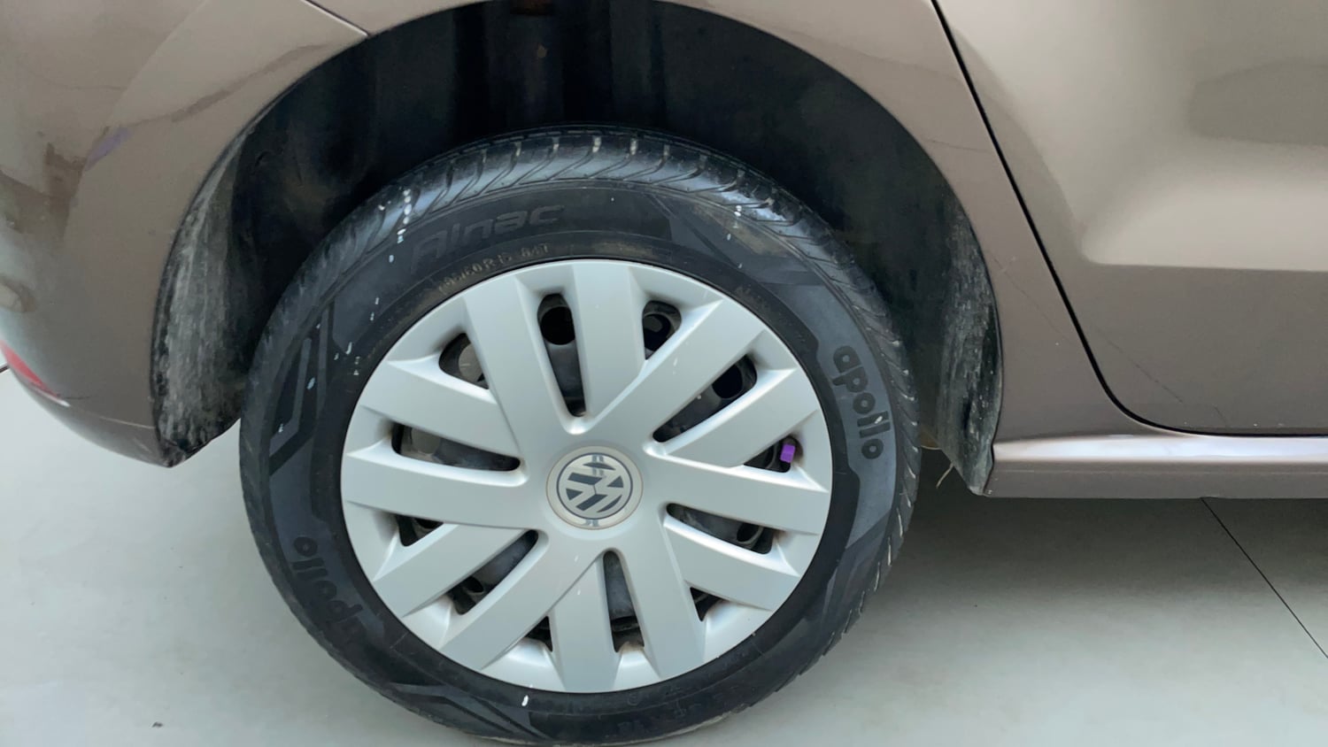 Used 2016 Volkswagen Polo Comfortline 1.2L (P) Petrol Manual tyres RIGHT REAR TYRE RIM VIEW