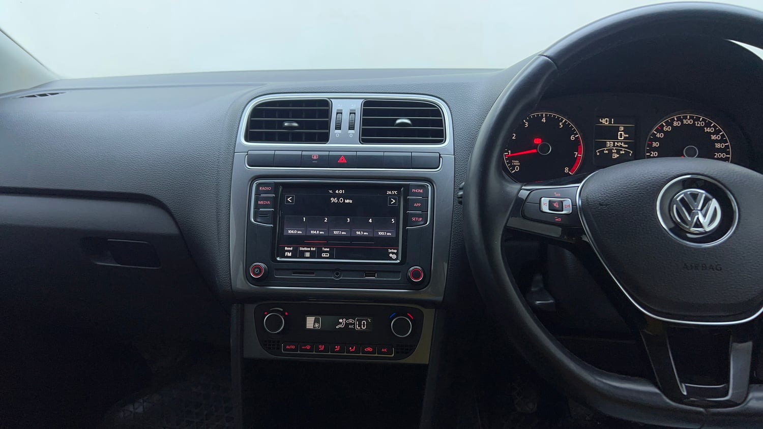 Used 2019 Volkswagen Polo Highline Plus 1.0 (P) 16 Alloy Petrol Manual top_features Integrated (in-dash) music system