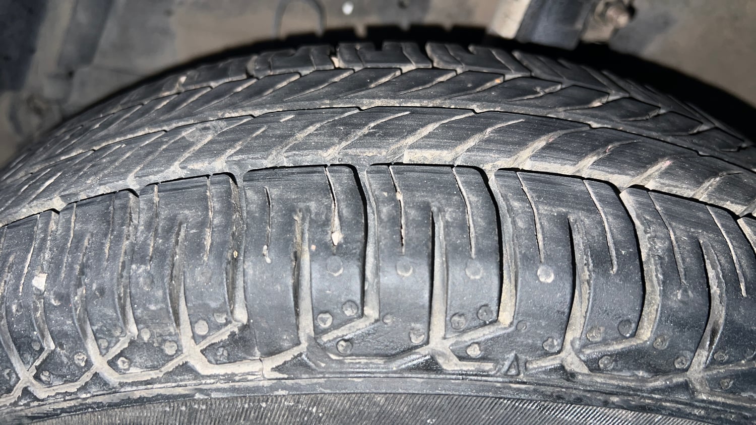 Used 2016 Maruti Suzuki Swift VXi Petrol Manual tyres LEFT FRONT TYRE TREAD VIEW