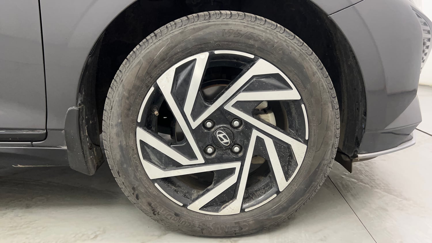 Used 2025 Hyundai New i20 Asta (O) 1.2 IVT Petrol Automatic tyres RIGHT FRONT TYRE RIM VIEW