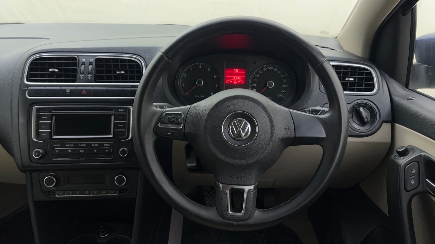 Used 2014 Volkswagen Polo Highline1.2L (P) Petrol Manual interior STEERING VIEW