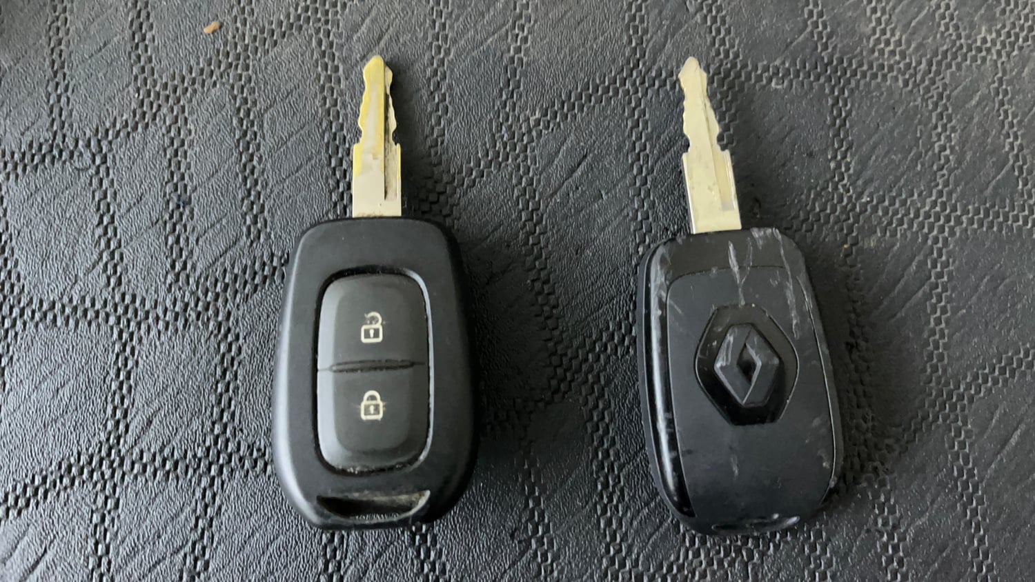 Used 2022 Renault Kwid RXT 1.0 AMT Petrol Automatic extra CAR KEY VIEW