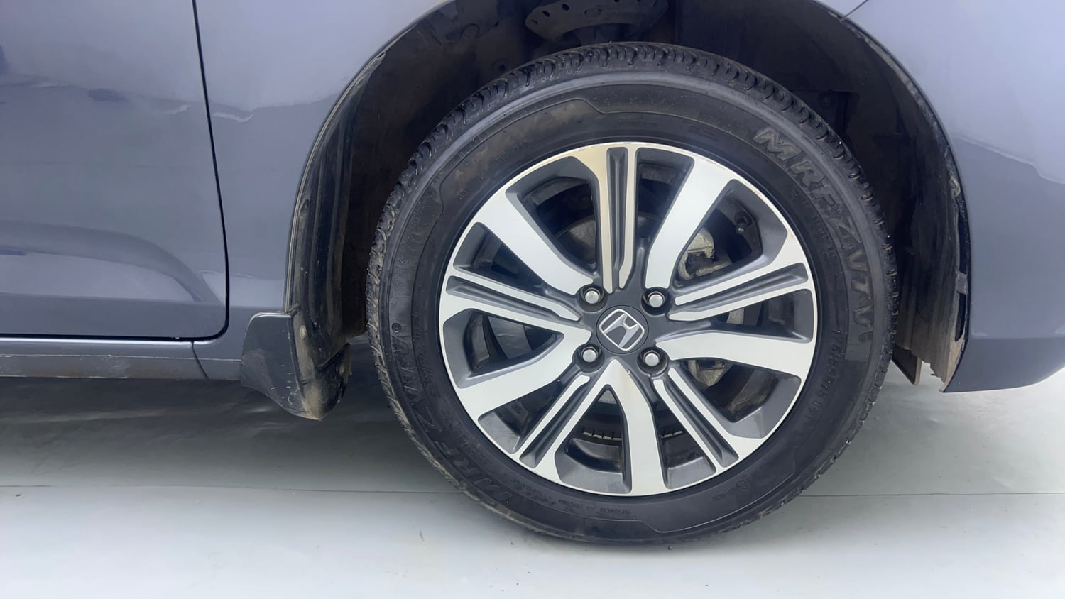 Used 2023 Honda Amaze VX CVT 1.2 Petrol Petrol Automatic tyres RIGHT FRONT TYRE RIM VIEW
