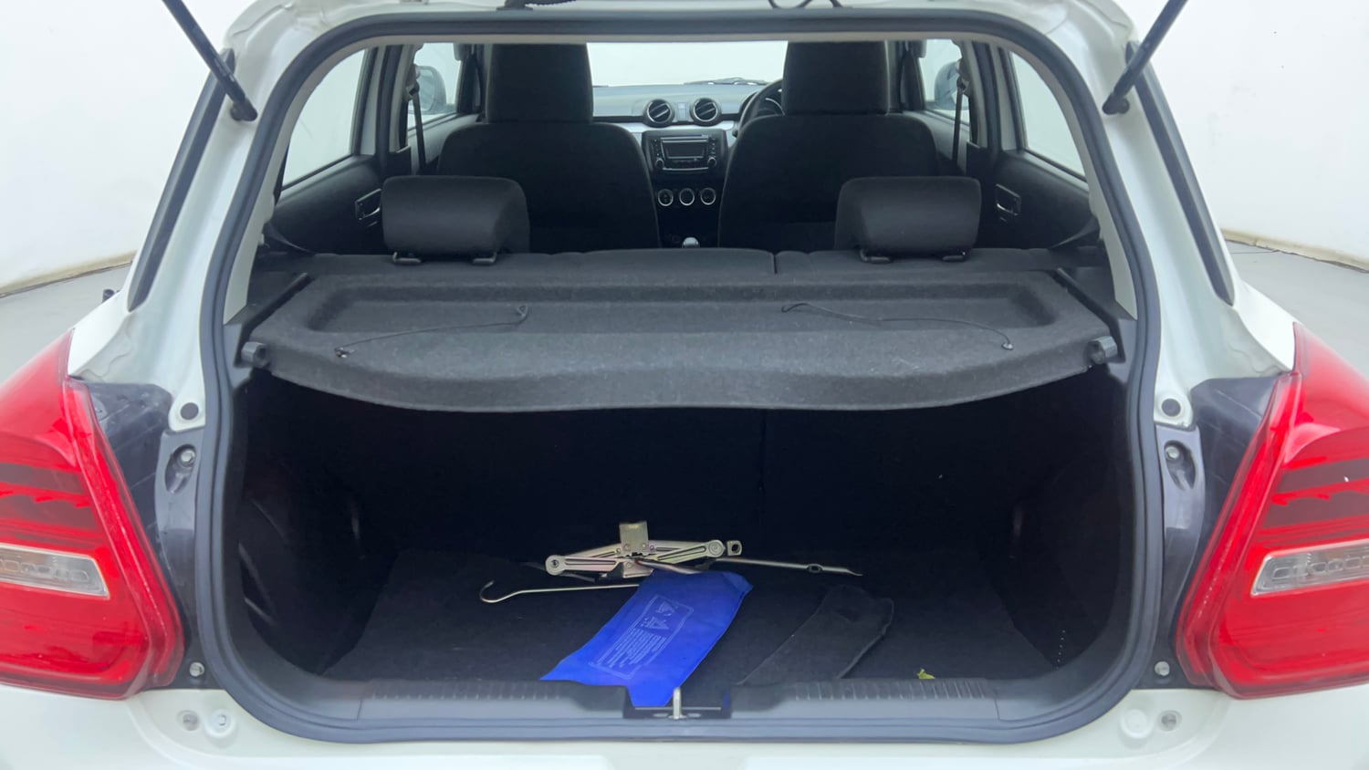 Used 2020 Maruti Suzuki Swift ZXi AMT Petrol Automatic interior DICKY INSIDE VIEW