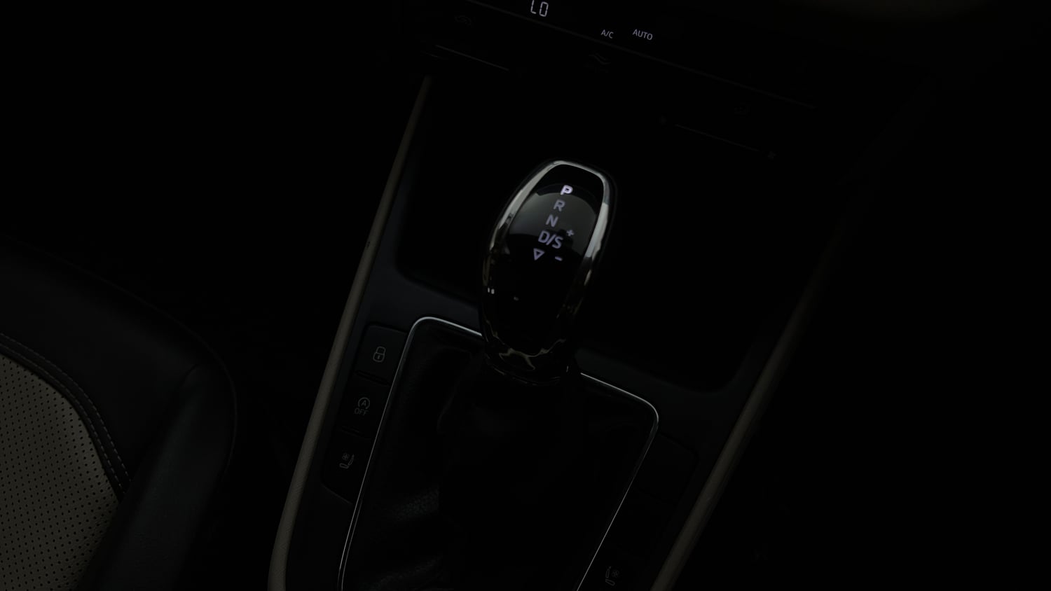 Used 2024 Skoda Slavia Style 1.5L TSI DSG Petrol Automatic interior GEAR  KNOB VIEW