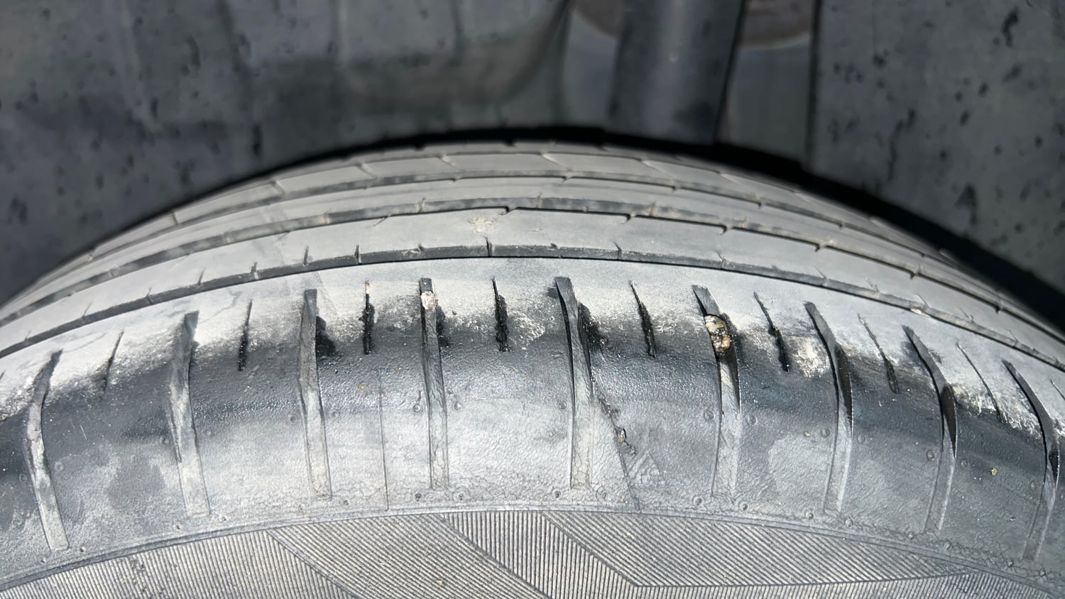 Used 2018 Maruti Suzuki Swift ZXi AMT Petrol Automatic tyres LEFT REAR TYRE TREAD VIEW