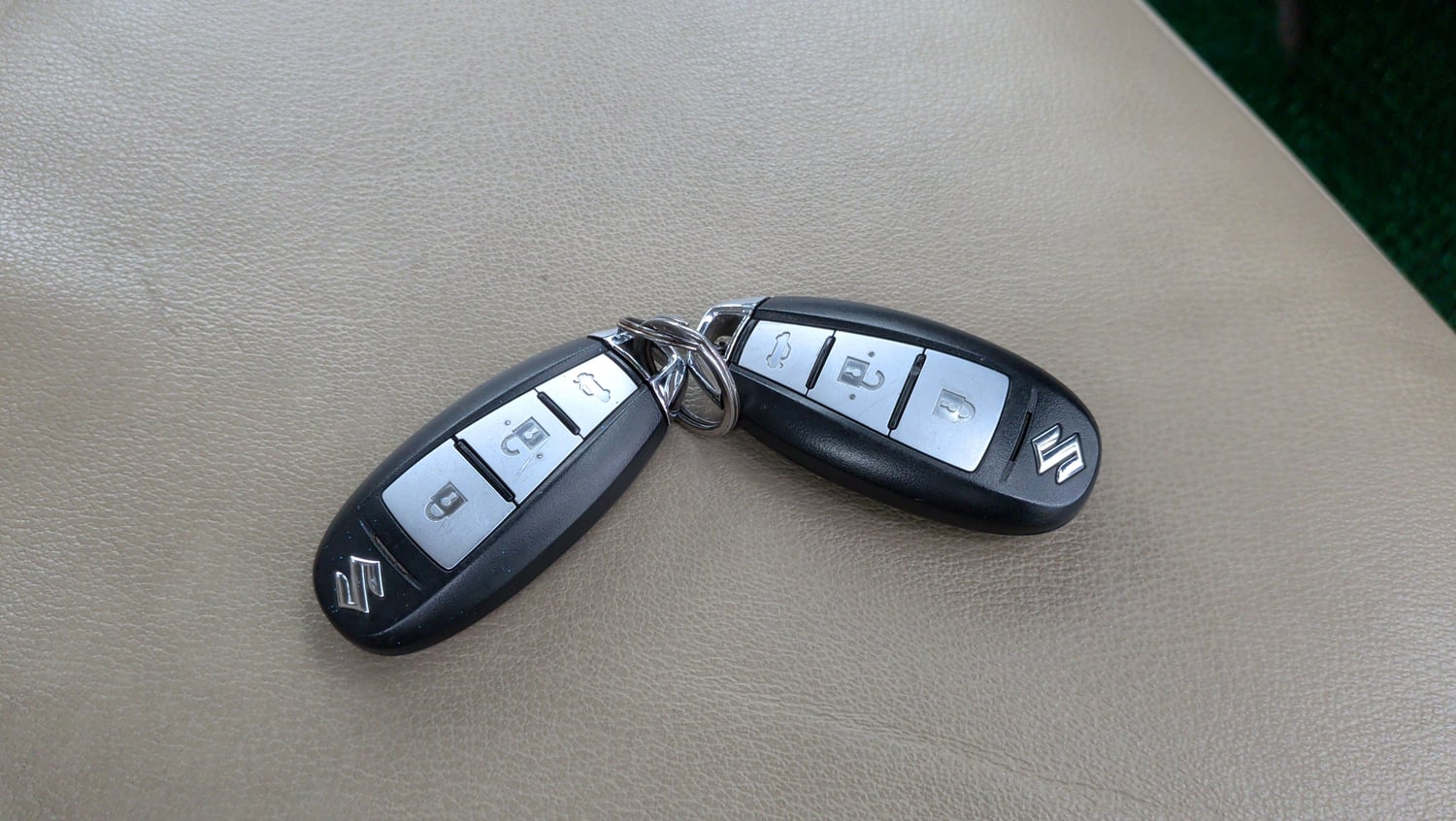 Used 2019 Maruti Suzuki Ciaz Alpha Hybrid 1.5 Petrol Manual extra CAR KEY VIEW