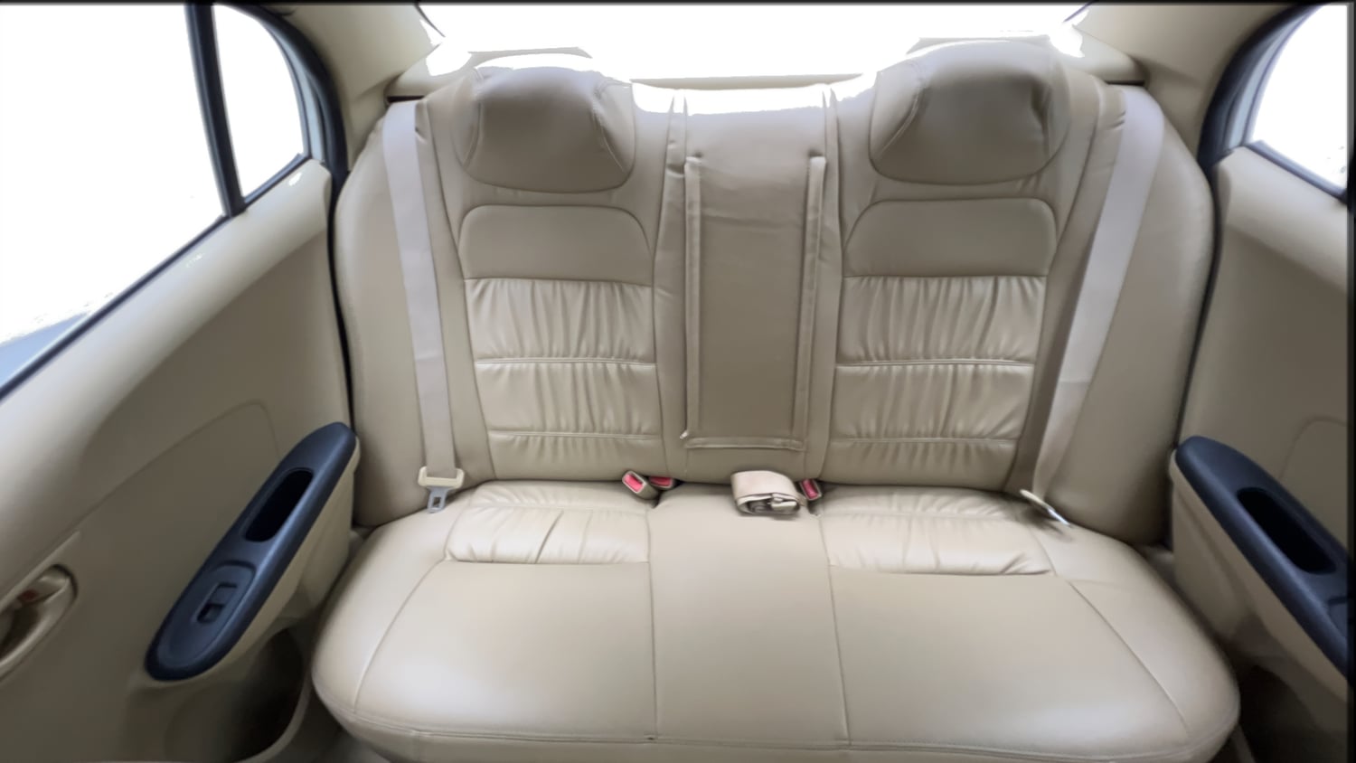 Used 2015 Honda Amaze 1.2 S i-VTEC Petrol Manual interior REAR SEAT CONDITION VIEW