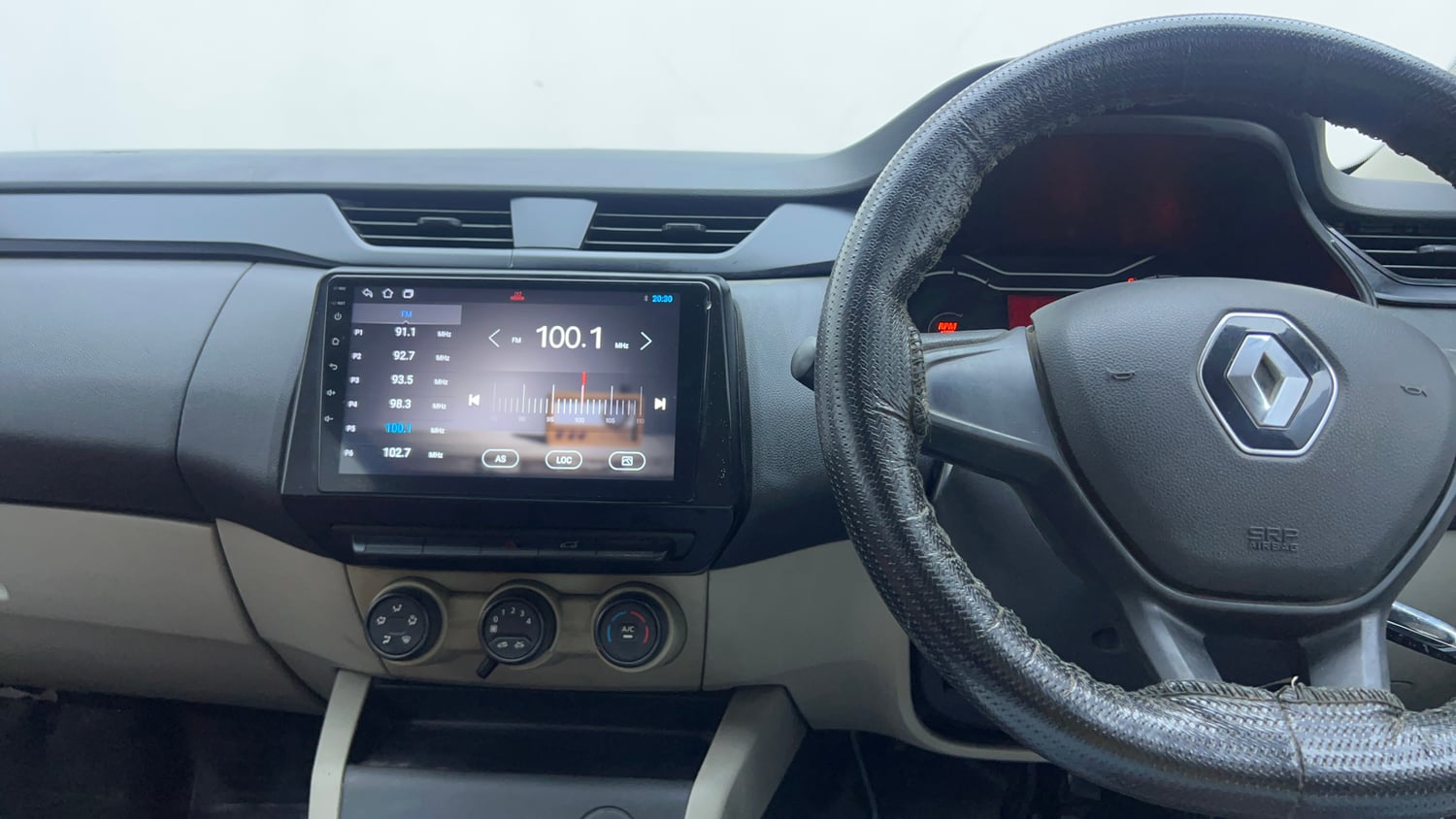Used 2019 Renault Triber RXE Petrol Manual interior MUSIC SYSTEM & AC CONTROL VIEW