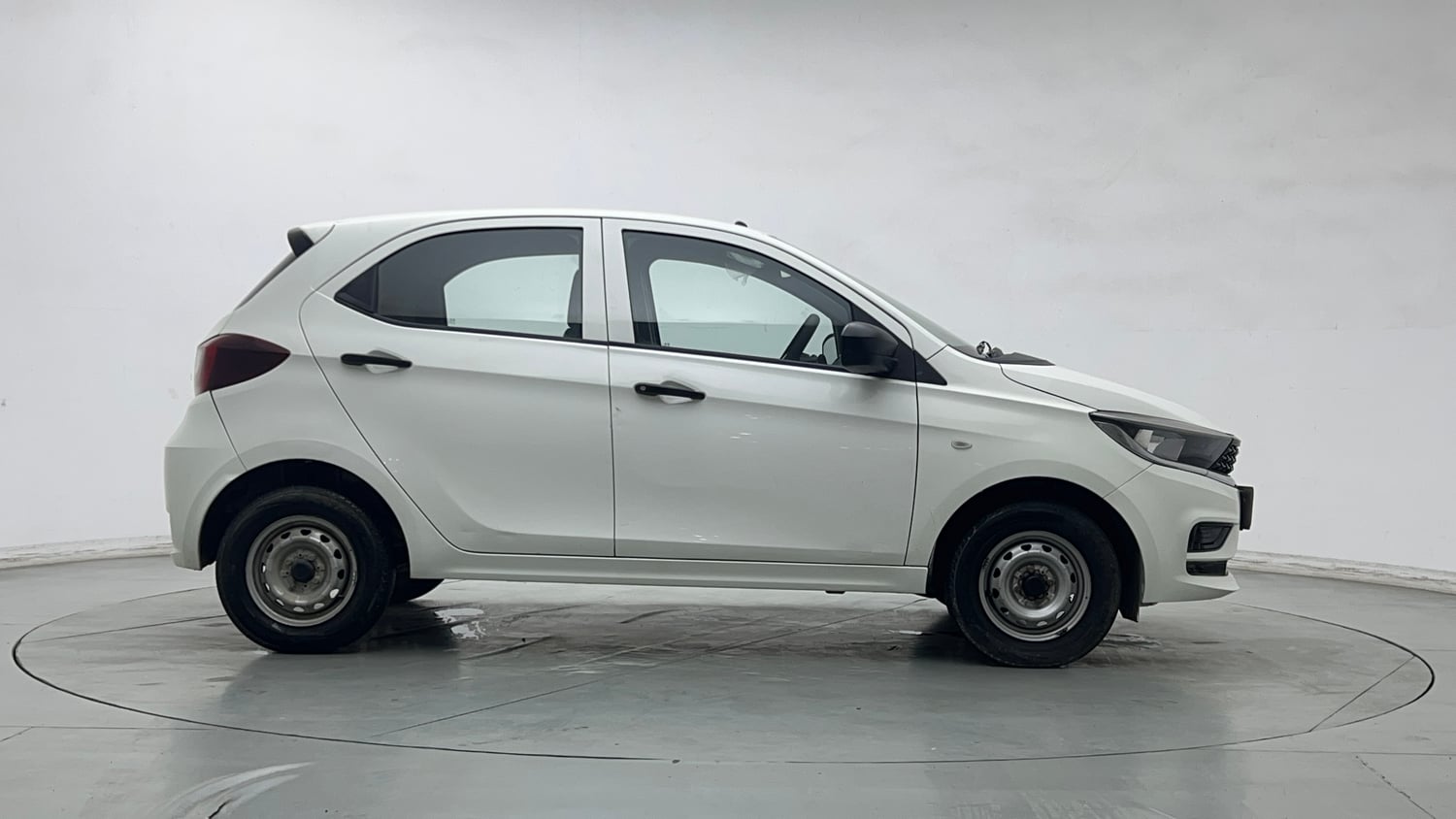 Used 2025 Tata Tiago XE Petrol Manual exterior RIGHT SIDE VIEW