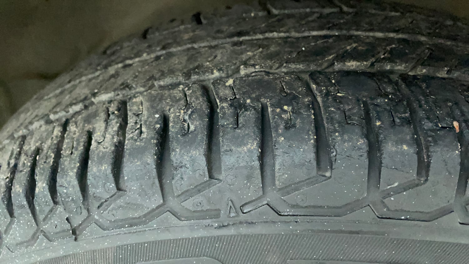 Used 2014 Maruti Suzuki Swift VXI CNG (Outside Fitted) Cng Manual tyres RIGHT FRONT TYRE TREAD VIEW