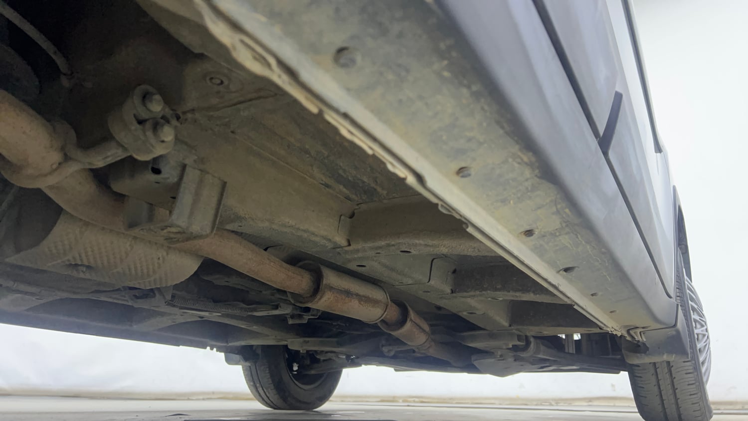 Used 2016 Mahindra KUV100 K6+ 6 STR Petrol Manual extra REAR RIGHT UNDERBODY VIEW