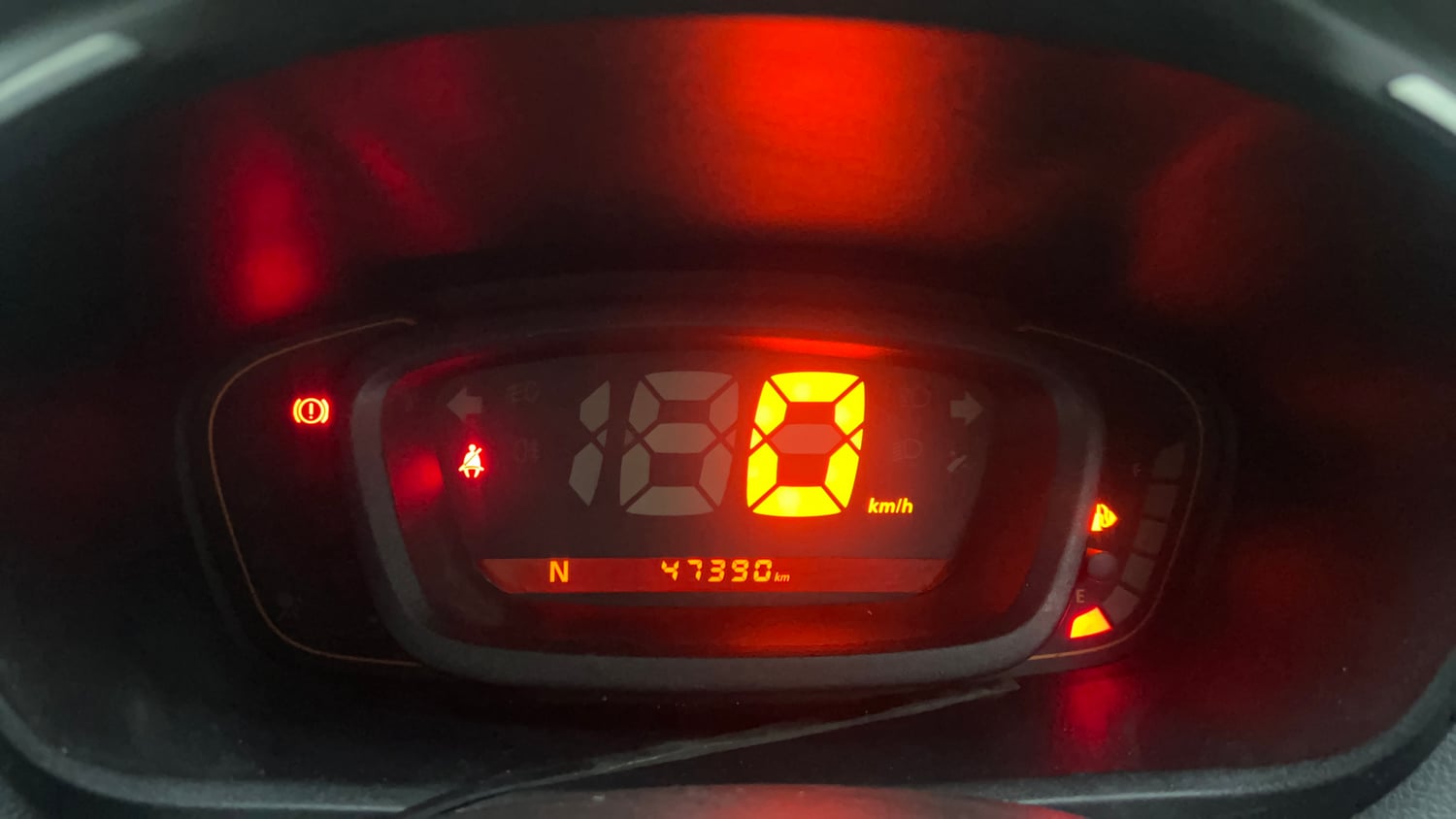 Used 2019 Renault Kwid 1.0 RXT AMT Opt Petrol Automatic interior CLUSTERMETER VIEW