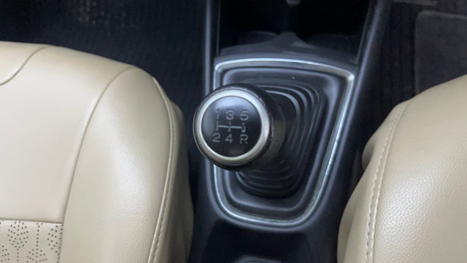 Used 2020 Honda Amaze 1.2 S MT Petrol Petrol Manual interior GEAR  KNOB VIEW